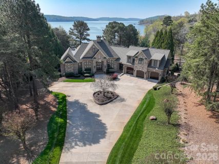 144 Moss Bank Court pending home in Uwharrie Point, New London, NC