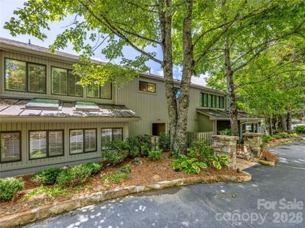24 E Toxaway Shores Road active home in Lake Toxaway Estates, Lake Toxaway, NC
