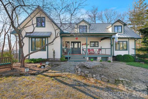 40 Walnut Ridge Circle active home in Eagle Lake, Brevard, NC