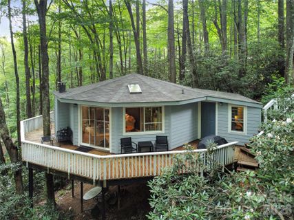 560 Laurel Ridge Road active home in Mill Ridge, Banner Elk, NC