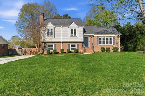 5810 Red Carriage Lane pending home in Idlewild, Charlotte, NC