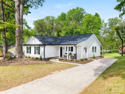 7606 Walnut Wood Drive sold home in Chestnut Lake, Charlotte, NC