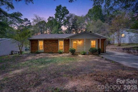 6308 Pineburr Road pending home in Stonehaven, Charlotte, NC