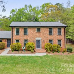 207 Williamsburg Lane