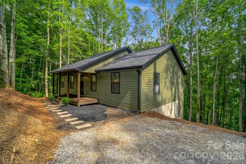 1282 Old Country Road active home in Shadow Woods, Waynesville, NC