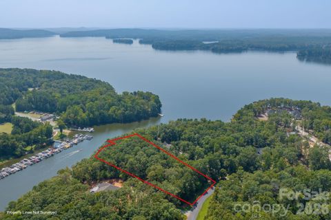 1047 Starboard Reach Drive active home in Yachtsmans Point, Lexington, NC