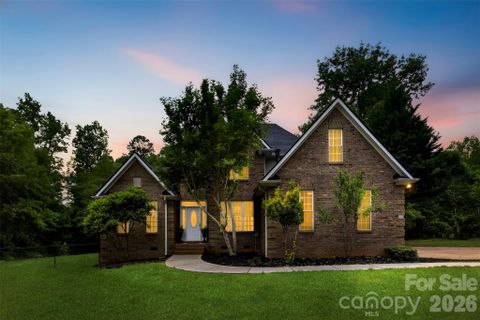 883 Silver Charm Lane sold home in Derby Downs, York, SC