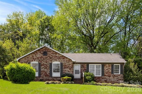 425 Whitethorn Drive pending home in Gardner Woods, Gastonia, NC