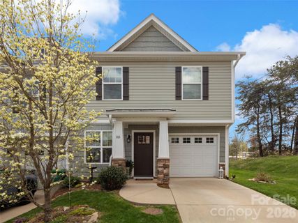 101 Monmouth Way active home in Liberty Oaks, Candler, NC