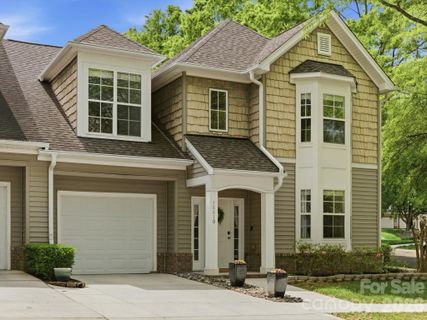 18810 Cloverstone Circle sold home in Edinburgh Square, Cornelius, NC