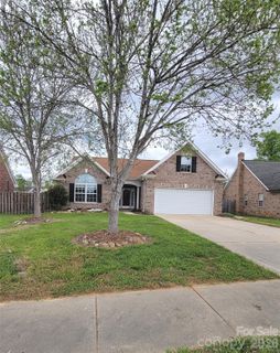 3327 Flagler Circle active home in Bethel Glen, Midland, NC