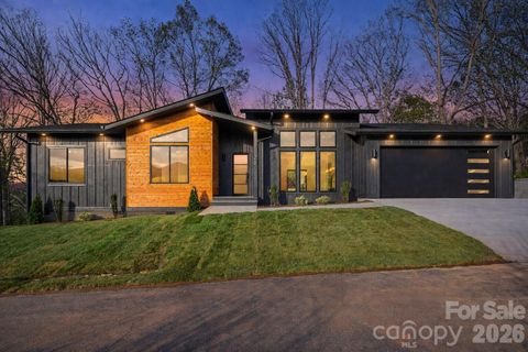28 Lauren Lane pending home in Lindon Cove Crossing, Candler, NC