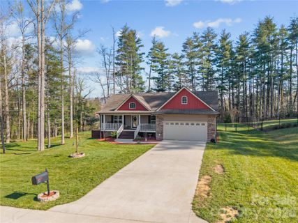 27 Pounding Mill Road pending home in Bearwallow Glen, Hendersonville, NC