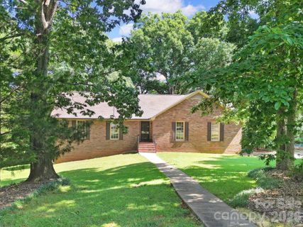 8927 Scarsdale Drive pending home in Glencroft, Mint Hill, NC