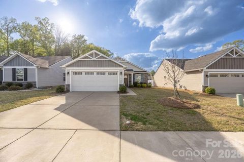 9747 Wardley Drive active home in Woodgrove, Charlotte, NC