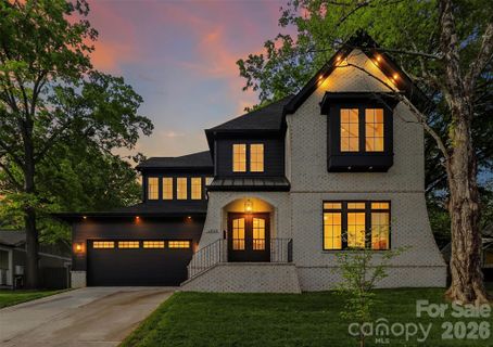 910 Everett Place