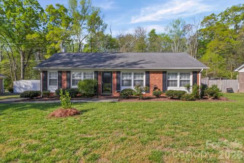 5715 Hillcrest Circle active home in Hemby Acres, Indian Trail, NC