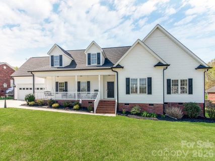 2261 Stallings Road active home in Stallings Glen, Harrisburg, NC