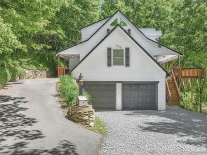 505 Middle Top Loop active home in Laurel Heights, Maggie Valley, NC