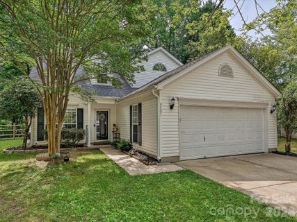 9207 Kimmel Lane pending home in Treyburn, Charlotte, NC