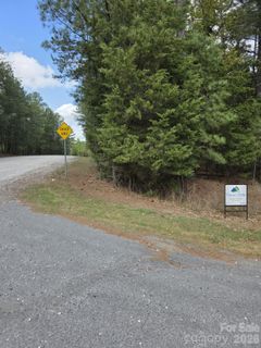 2093 Lometa Road active home in Lake Wylie, York, SC