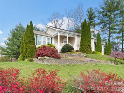 Homes in Old Applewood Hollow, Hendersonville