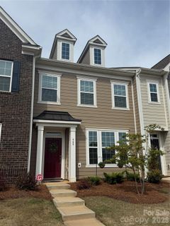 909 Cobbled Way active home in Elizabeth, Fort Mill, SC