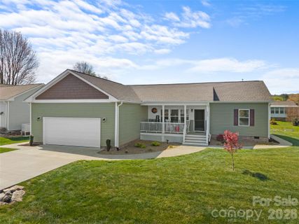 432 Sassafras Drive pending home in Riverwind, Hendersonville, NC
