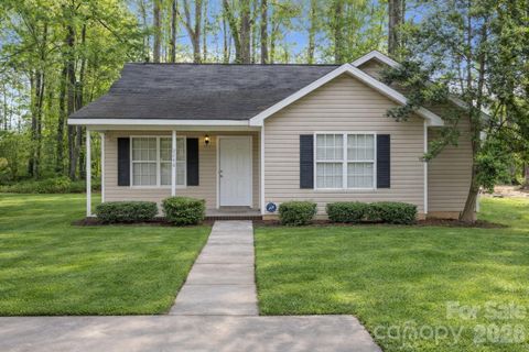 2246 Sunset Boulevard pending home in Sunset Park, Charlotte, NC