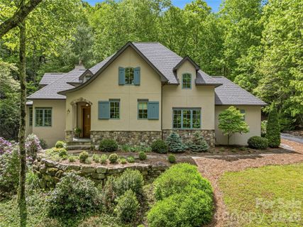 A home in Avery Park, Arden