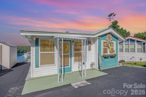125 Maple Street active home in Badin Shores Resort, New London, NC