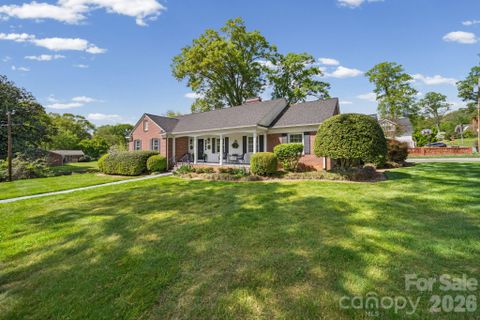 300 W 11th Avenue sold home in Forest Hills, Gastonia, NC