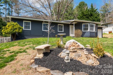 8 Hillview Road pending home in Rolling Green, Asheville, NC