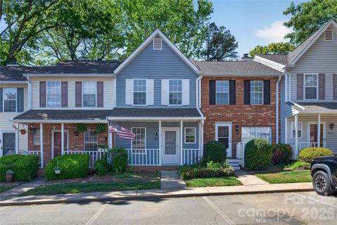 8214 Circle Tree Lane sold home in Crestview I, Charlotte, NC