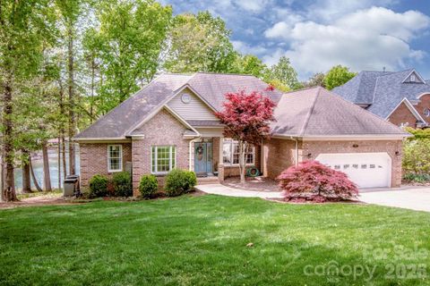 239 Pinnacle Shores Drive sold home in Pinnacle Shores, Mooresville, NC