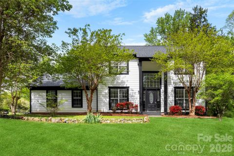 8413 Woodford Bridge Drive sold home in Wedgewood, Charlotte, NC