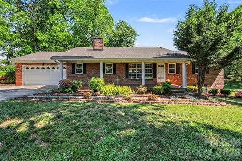 2115 Candlewood Drive active home in Quail Hollow, Concord, NC