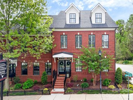 489 S Main Street sold home in The Villages Of South Main, Davidson, NC