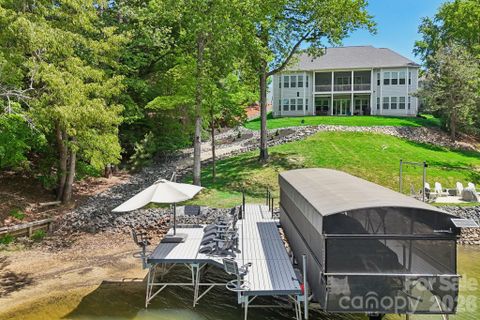 17914 Culross Lane pending home in Harpers Pointe, Charlotte, NC