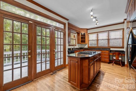 230 N Brackenbury Lane