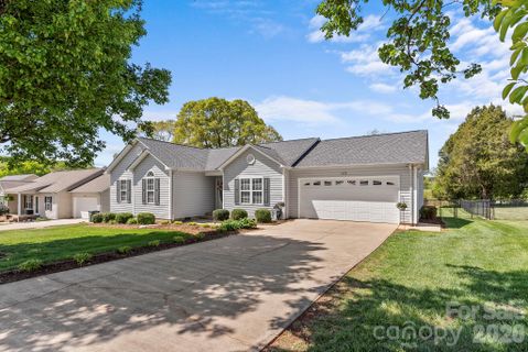 1478 Farmington Hills Drive pending home in Farmington Hills, Conover, NC