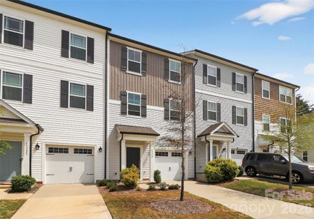 13357 Porter Creek Road pending home in Villages At Mallard Creek, Charlotte, NC