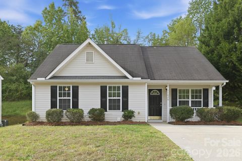 11026 Olde English Drive sold home in Fox Glenn, Charlotte, NC