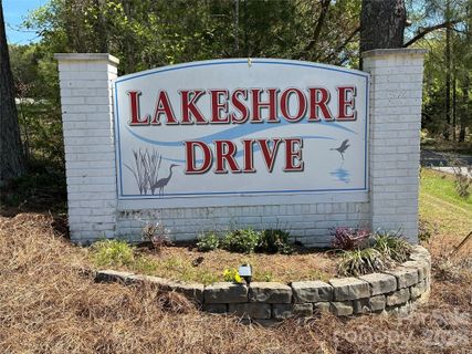 Lot 17 Lakeshore Drive sold home in Lake Shore Estates, New London, NC
