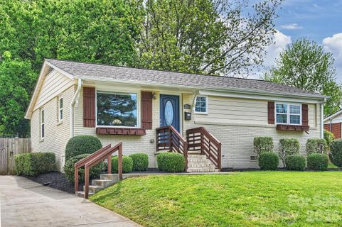 2314 Crestview Drive active home in Biddleville, Charlotte, NC