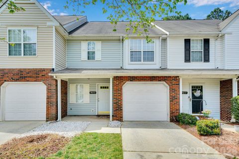 9653 Terrier Way active home in Hunter Downs, Charlotte, NC