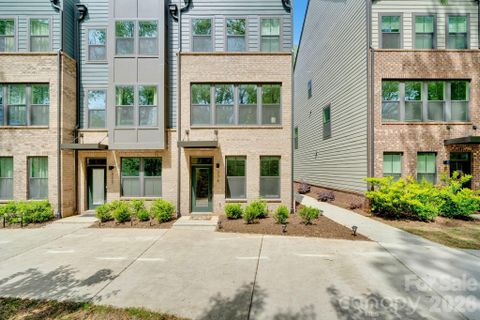 336 Twinflower Lane pending home in Anderson Townhomes, Charlotte, NC
