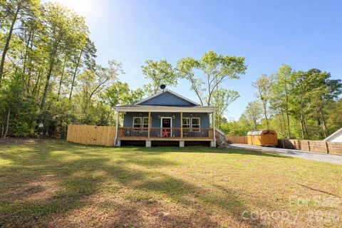 196 8th Avenue active home in Pinehaven Estates, New London, NC
