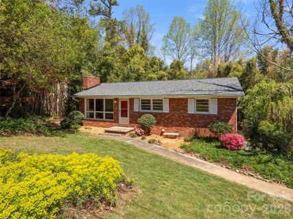 32 Hillendale Road active home in Kenilworth, Asheville, NC