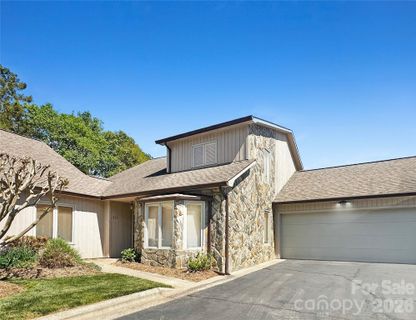 603 29th Avenue active home in Pebble Creek, Hickory, NC